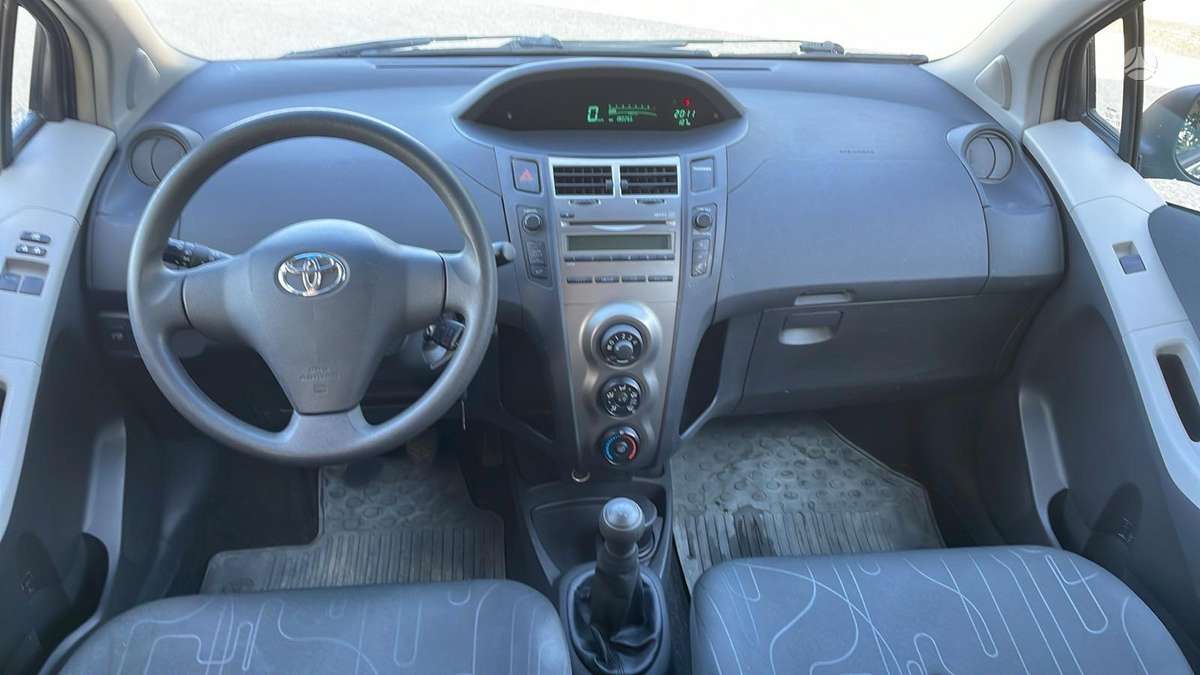 Toyota Yaris - 12