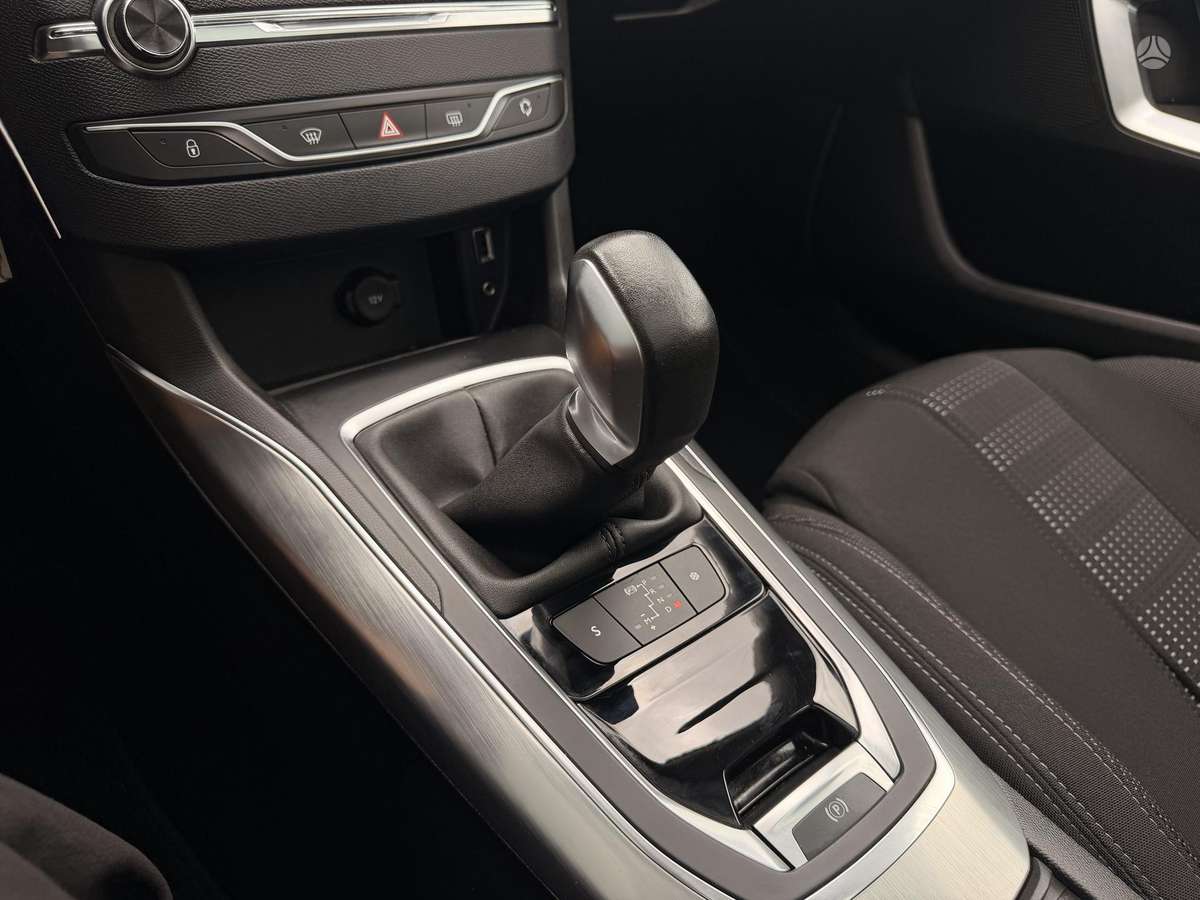 Peugeot 308, 1.2 l., hatchback