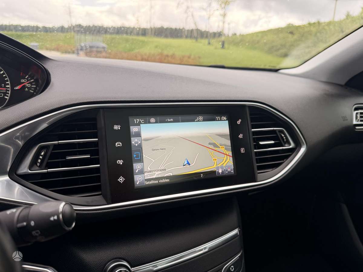Peugeot 308, 1.2 l., hatchback