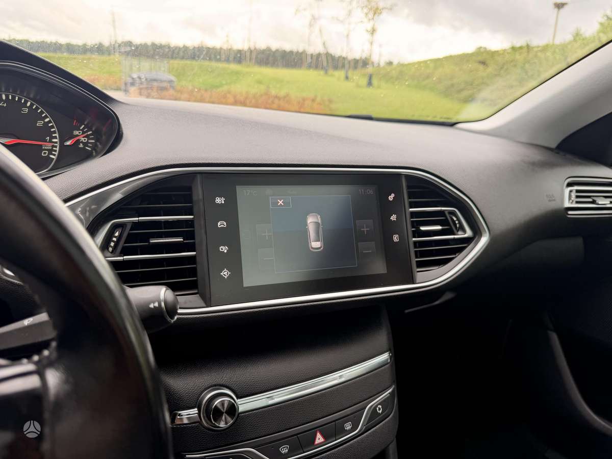 Peugeot 308, 1.2 l., hatchback