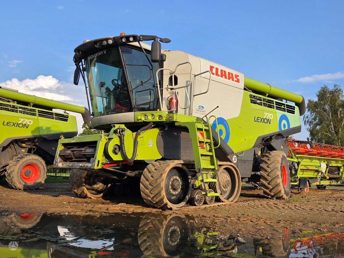 Claas Lexion 770TT, combine harvesters