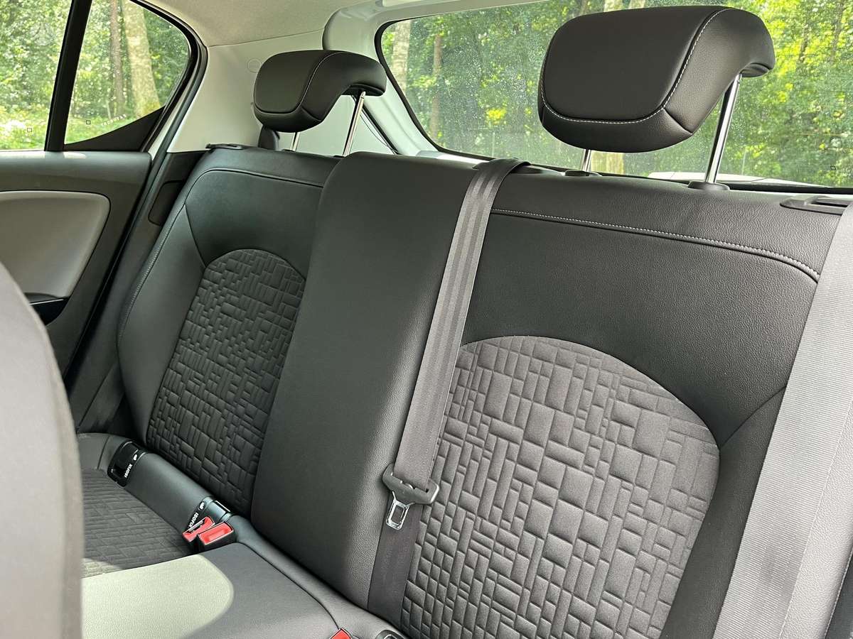Opel Corsa, 1.3 l., Хэтчбек