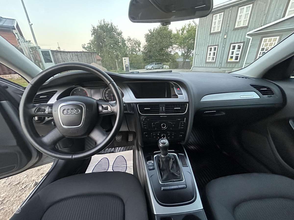 Audi A4, 2.0 l., Седан