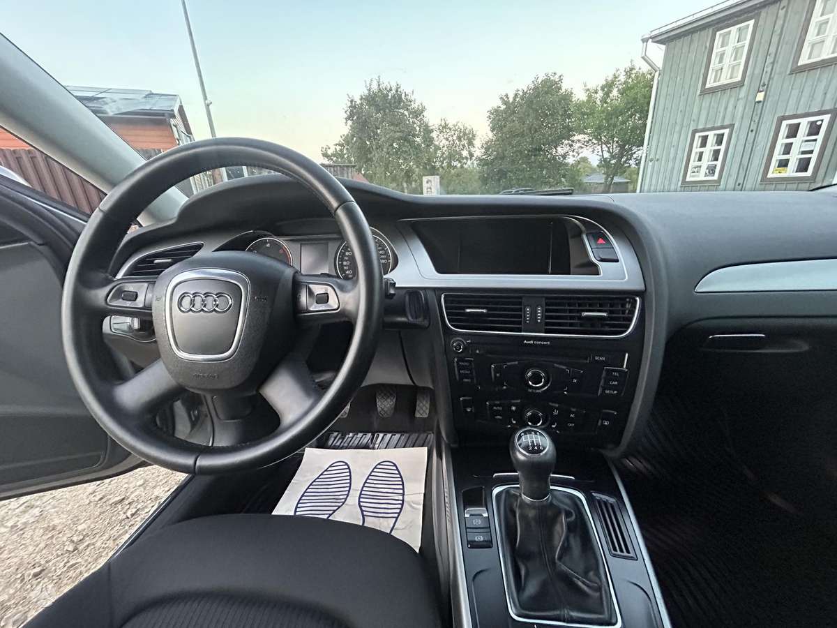 Audi A4, 2.0 l., Седан