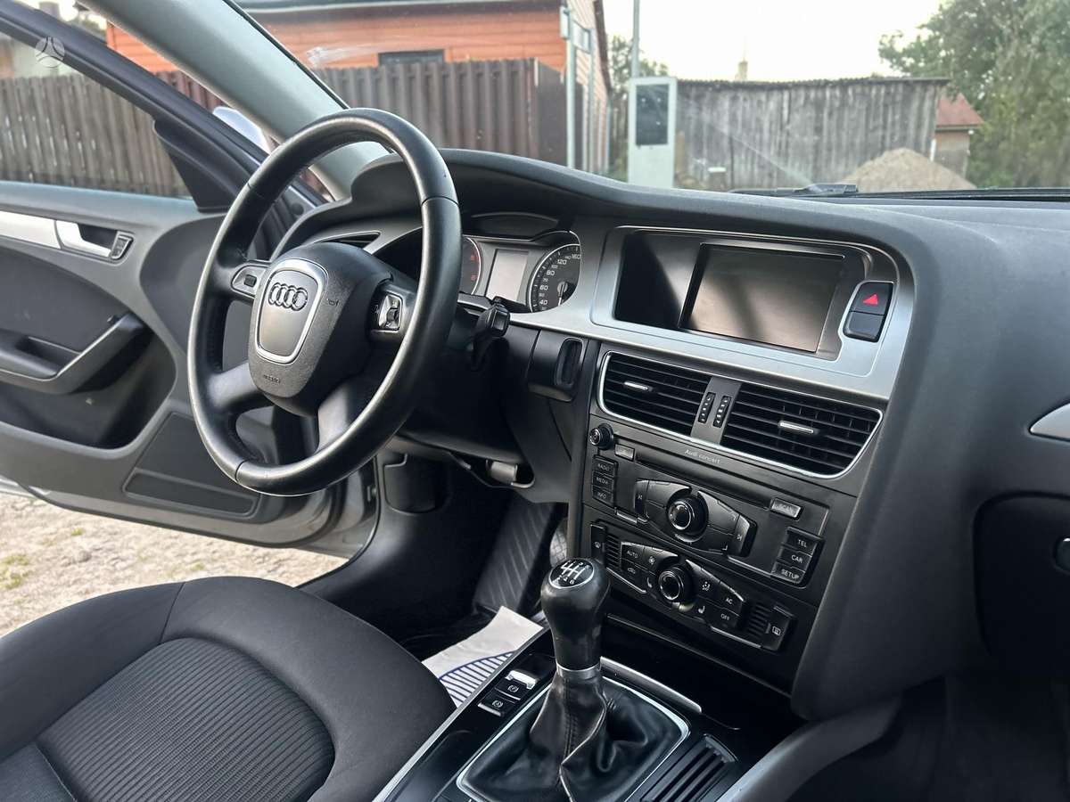 Audi A4, 2.0 l., Седан