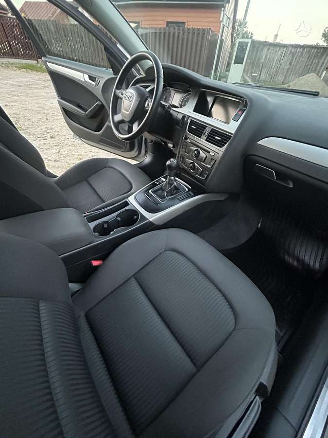 Audi A4, 2.0 l., Седан