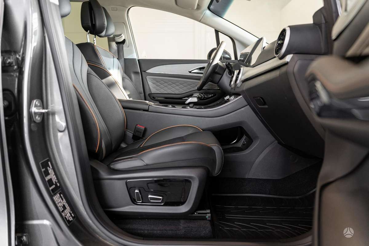 Forthing U-Tour, 1.5 l., Минивэн