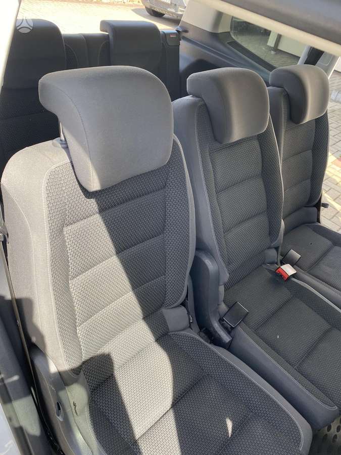 Volkswagen Touran - 5