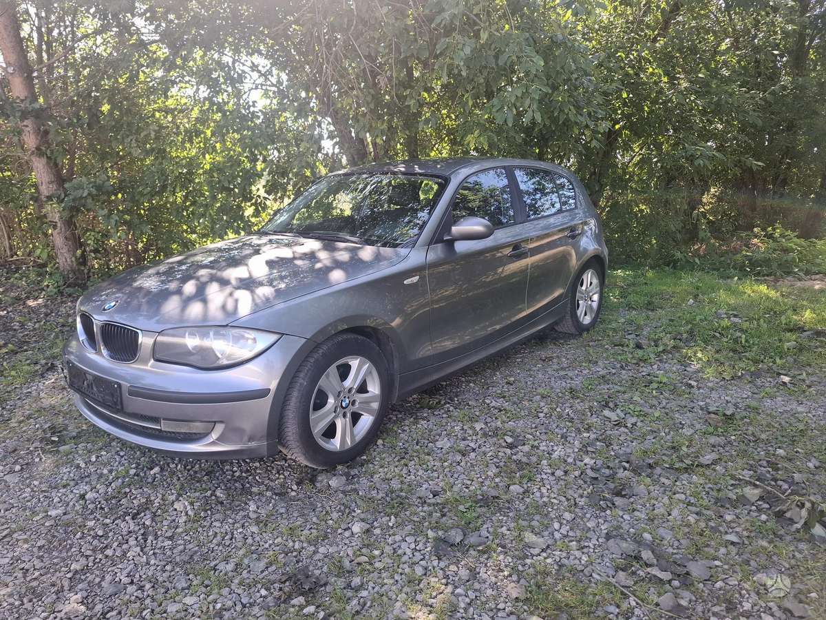 BMW 118, hatchback