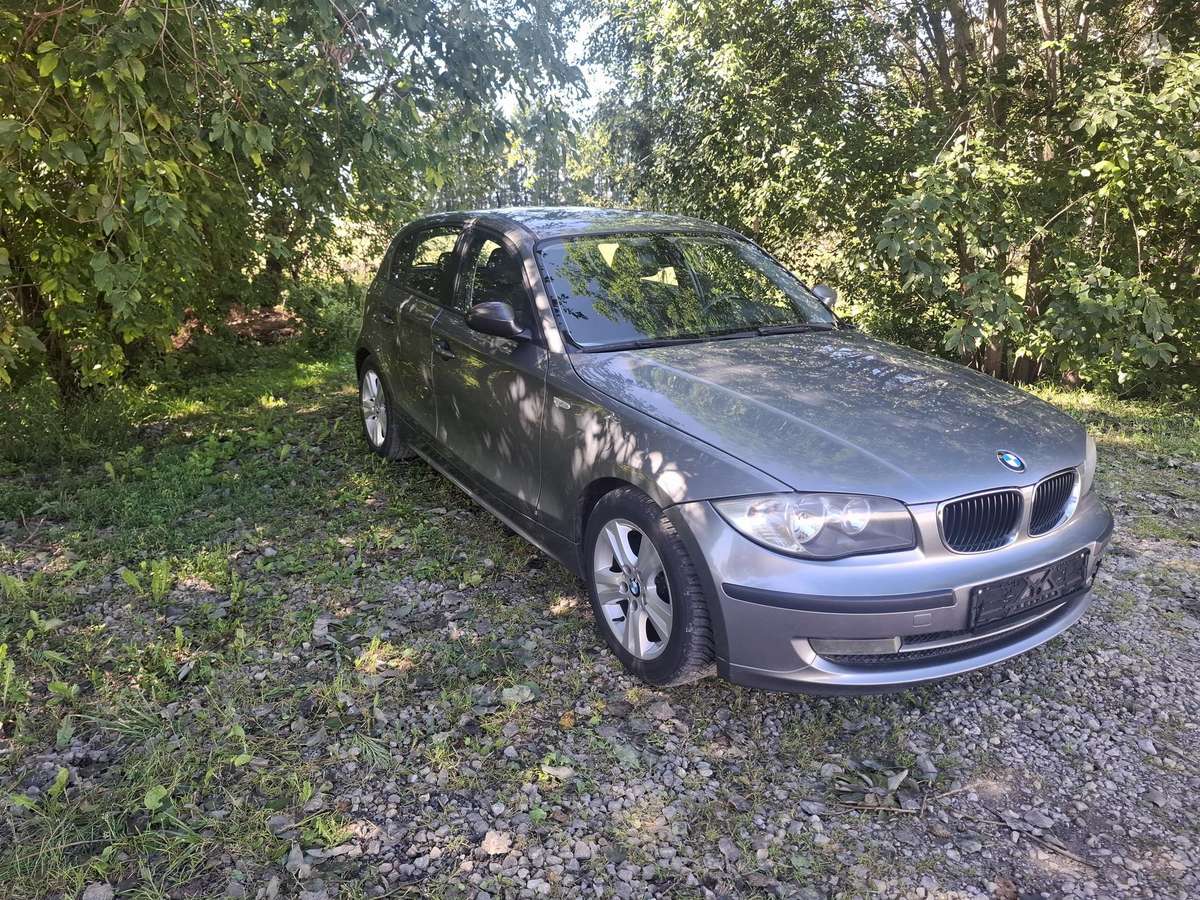 BMW 118, hatchback