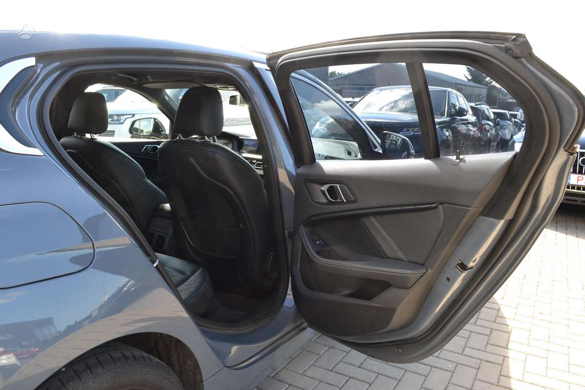 BMW 116, 1.5 l., hatchback