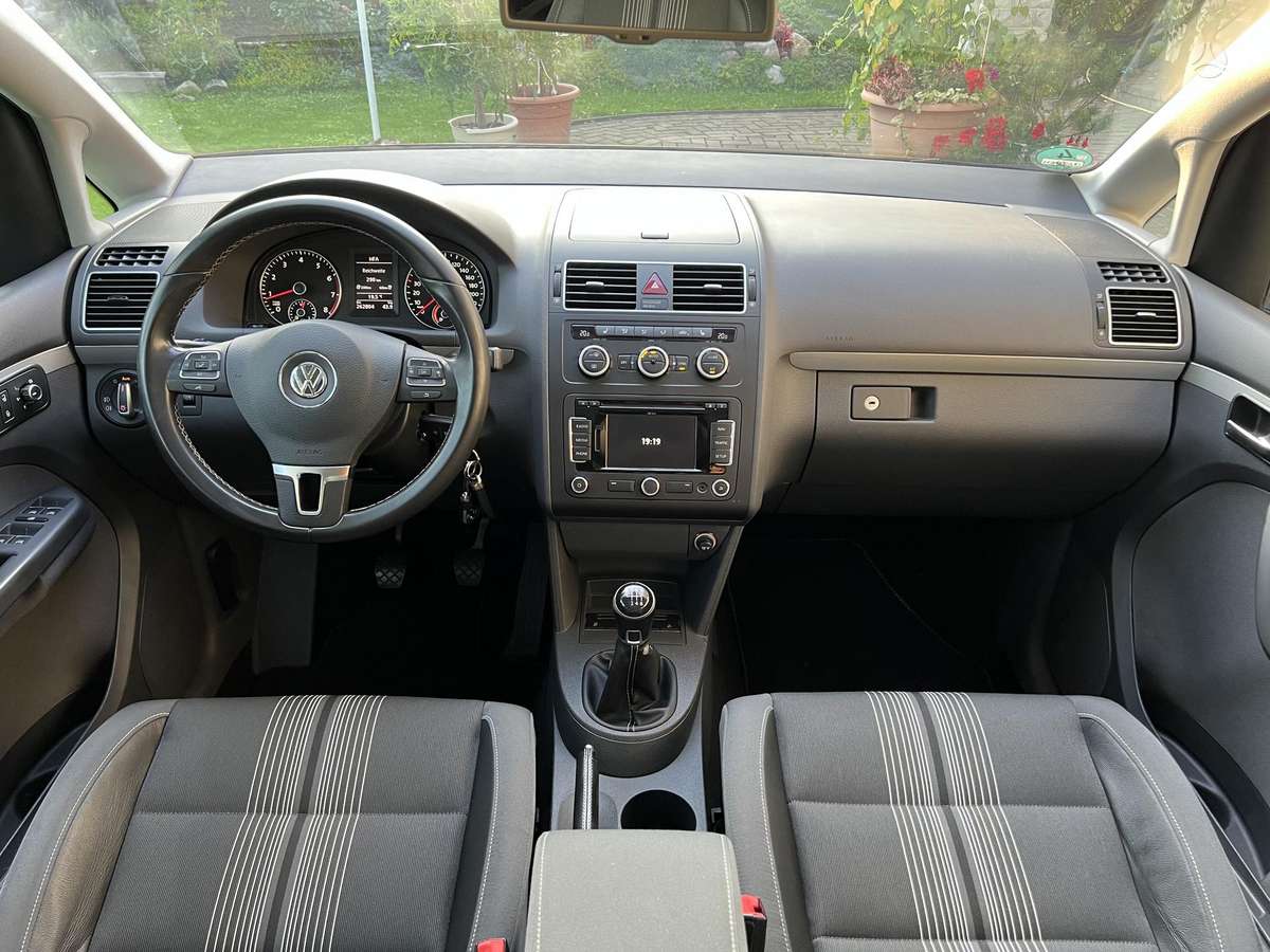 Volkswagen Touran - 6