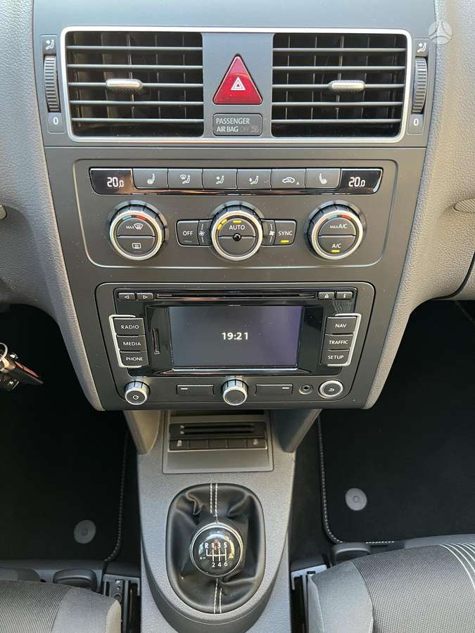 Volkswagen Touran - 8