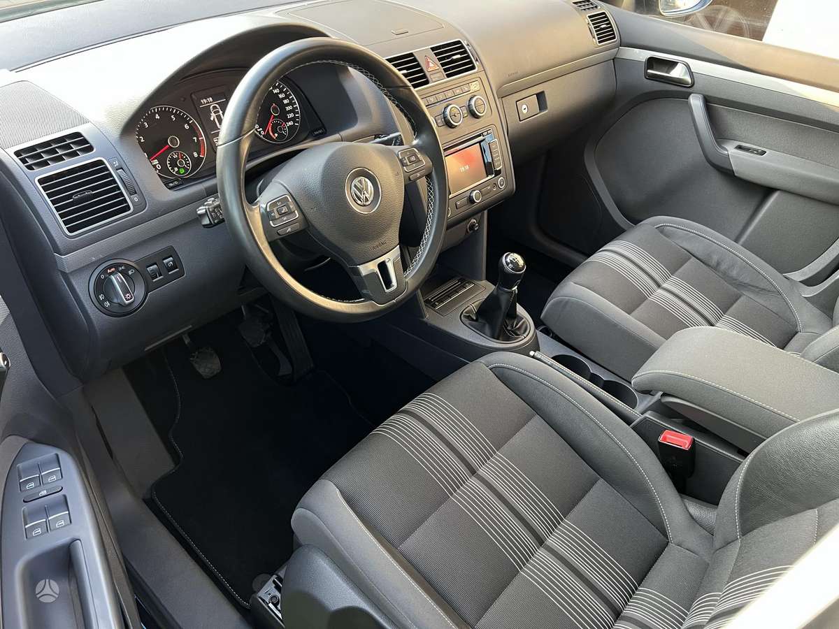 Volkswagen Touran - 9