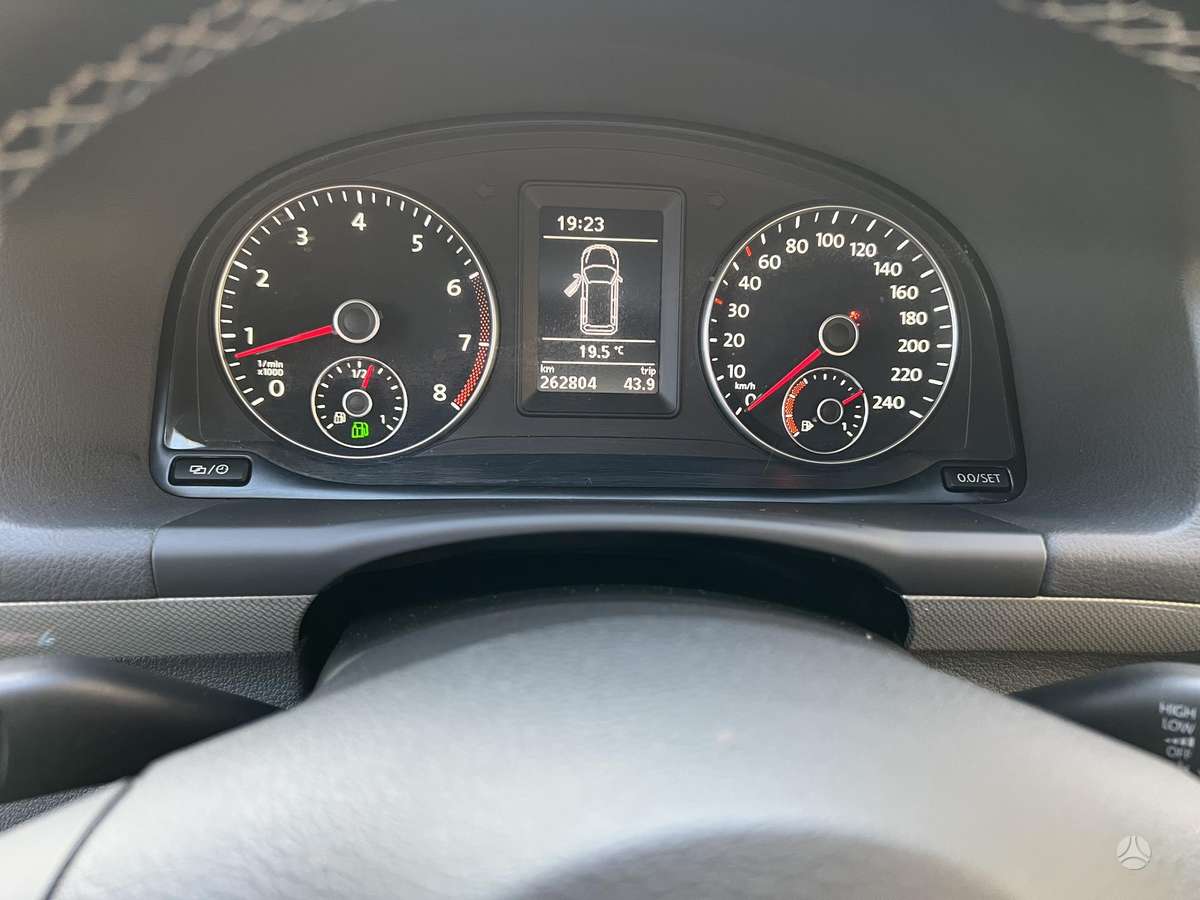 Volkswagen Touran - 10