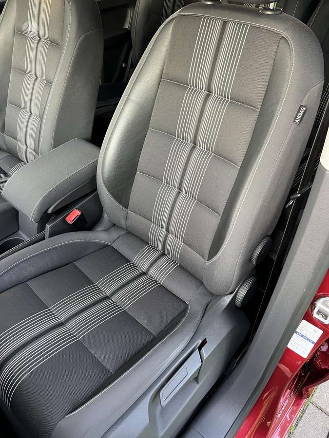 Volkswagen Touran - 11