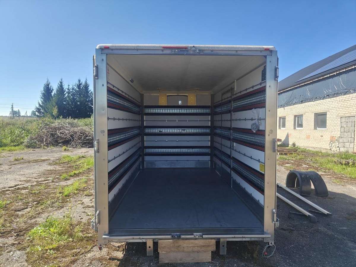 Mercedes-Benz Sprinter, cargo vans