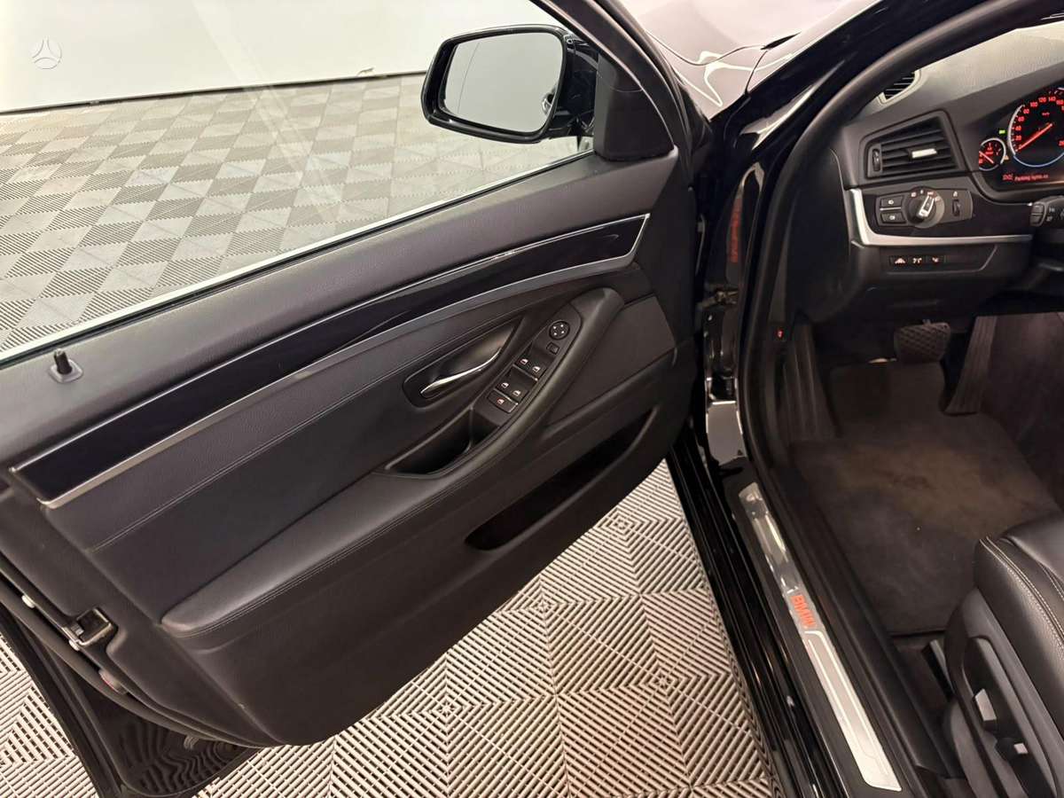BMW 520, 2.0 l., Седан