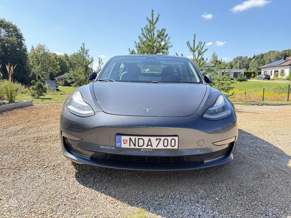 Tesla Model 3 - 5