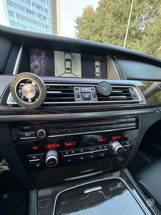 BMW 730, sedanas