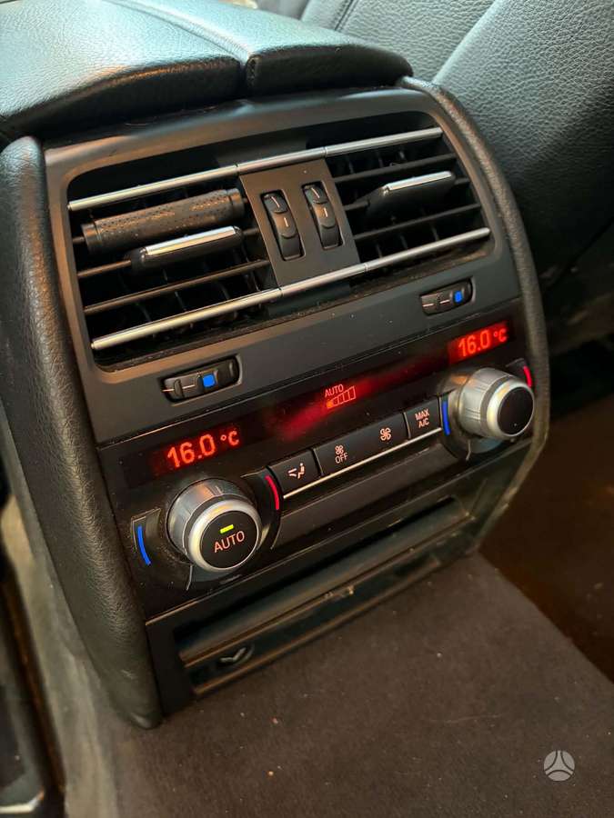 BMW 730, Седан