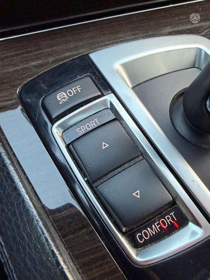 BMW 730, Седан