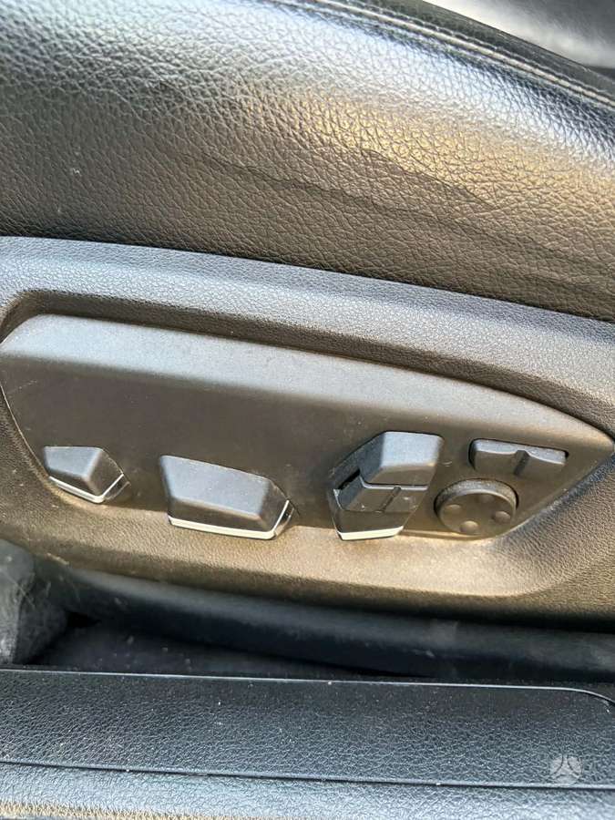BMW 730, Седан
