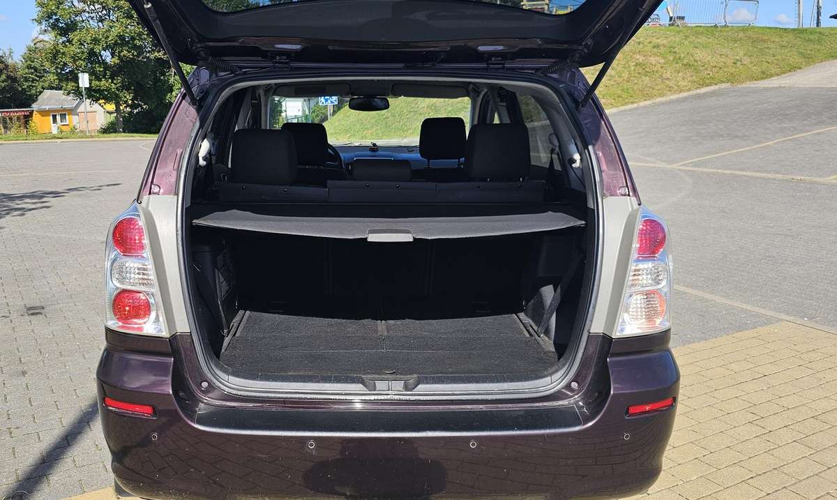 Toyota Corolla Verso - 6