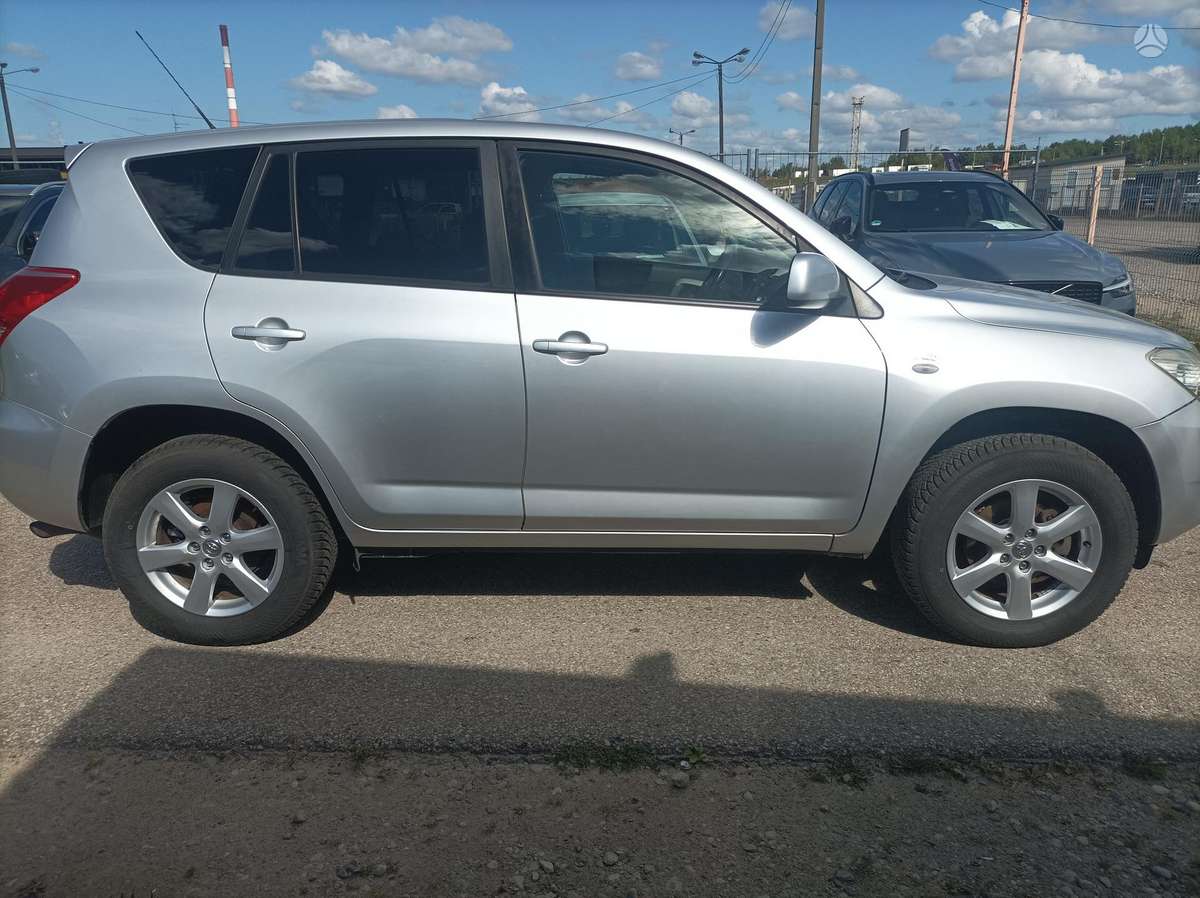 Toyota RAV4 - 4