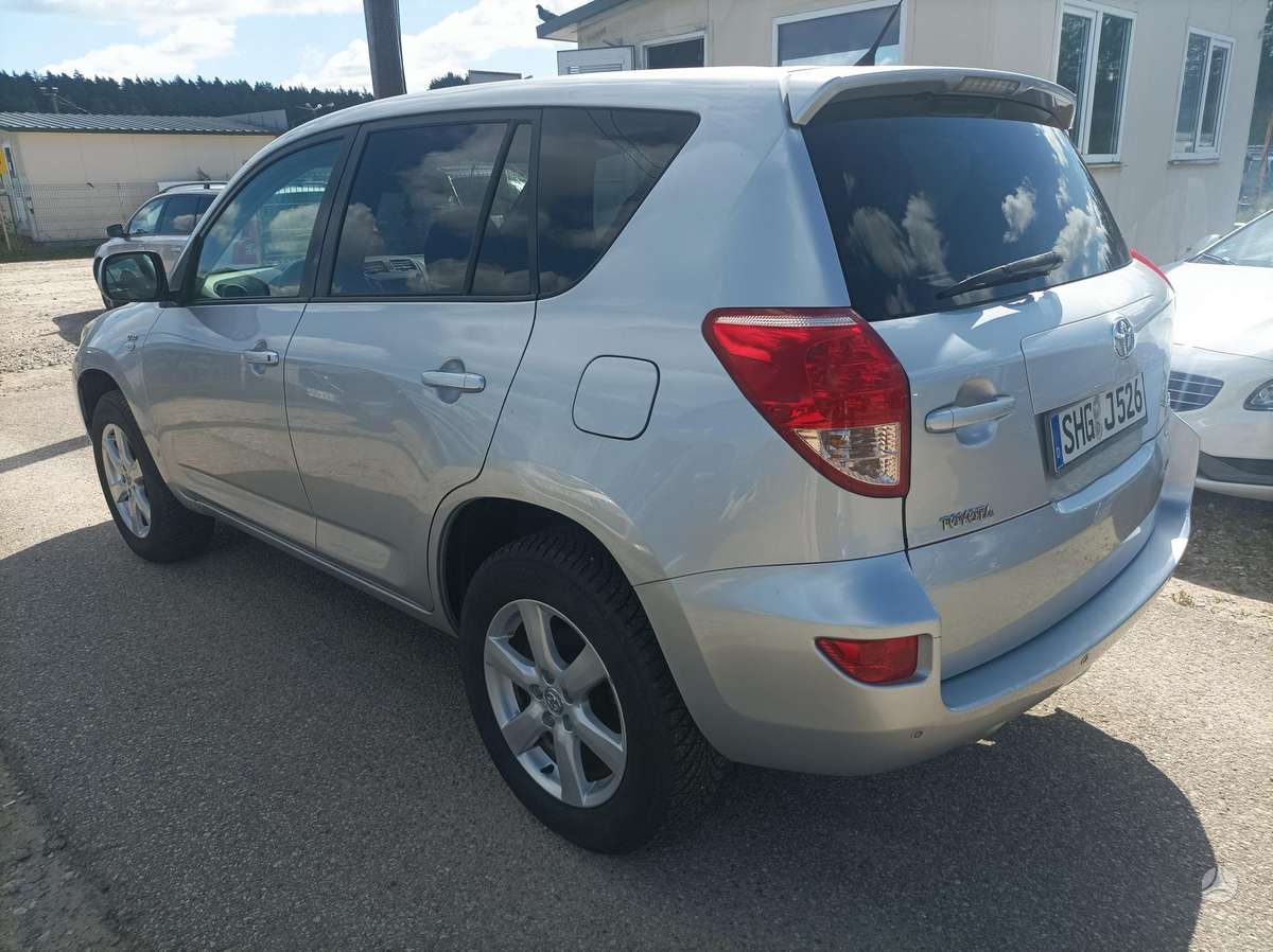 Toyota RAV4 - 6