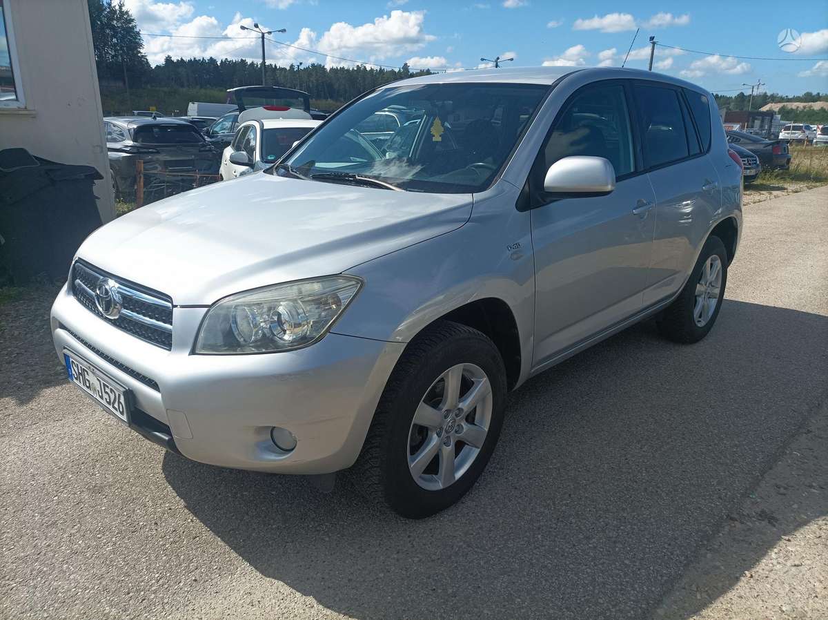 Toyota RAV4 - 8