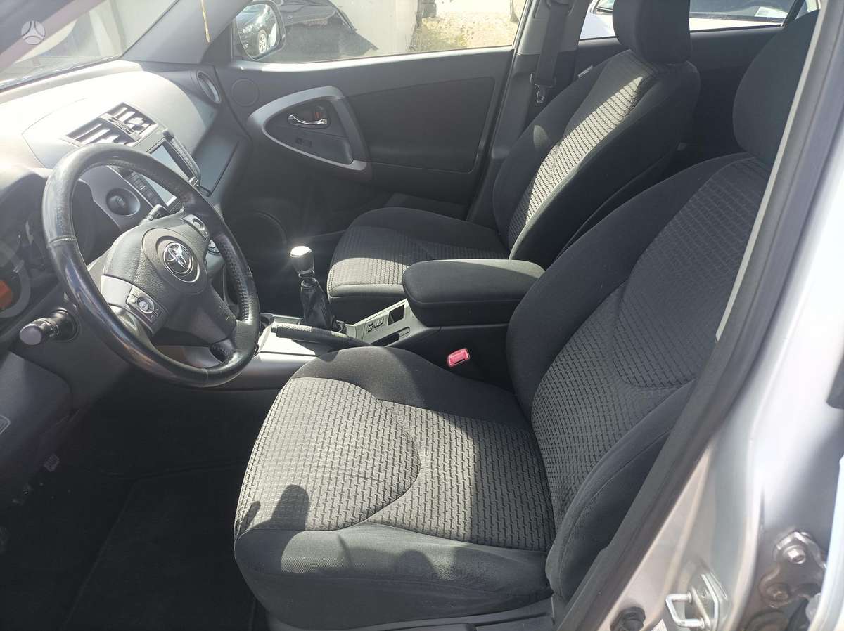 Toyota RAV4 - 11