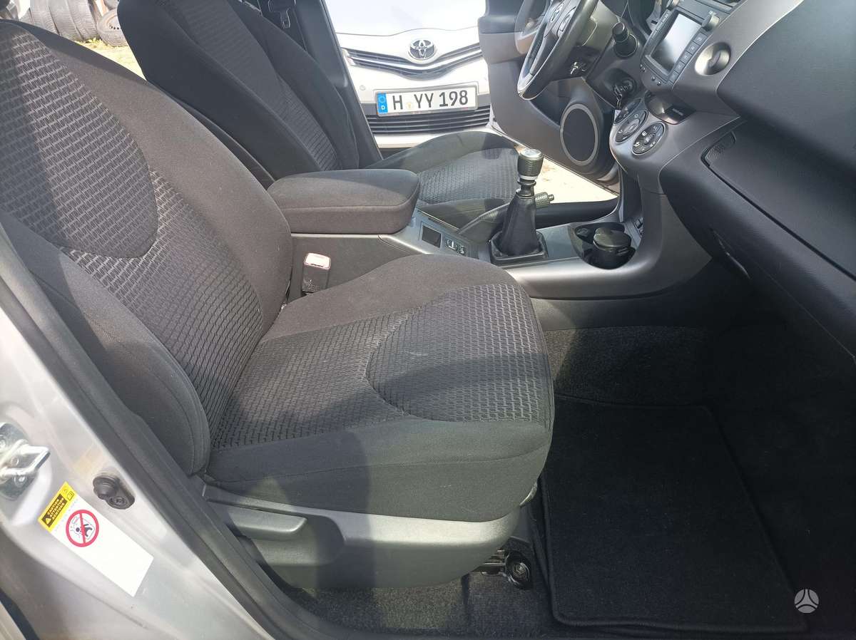 Toyota RAV4 - 12