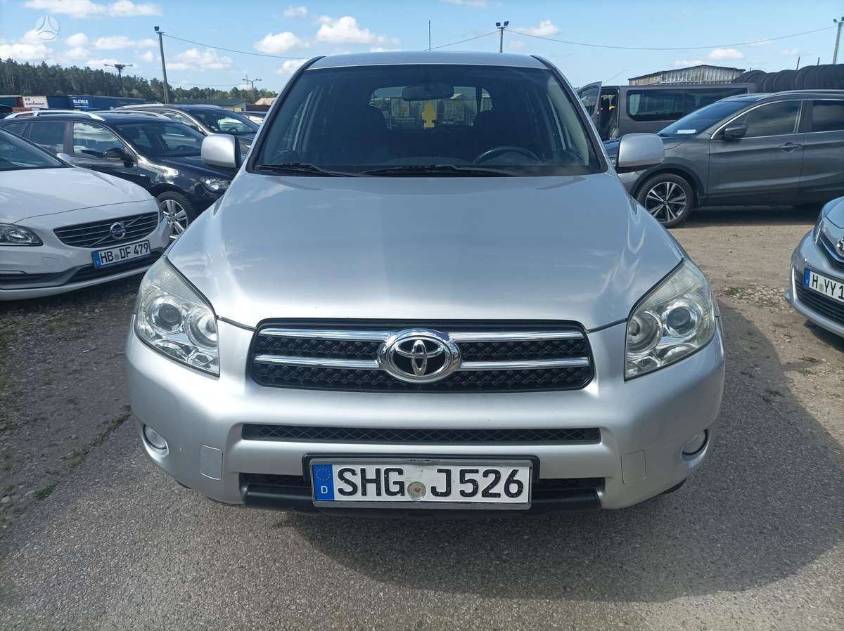 Toyota RAV4 - 1