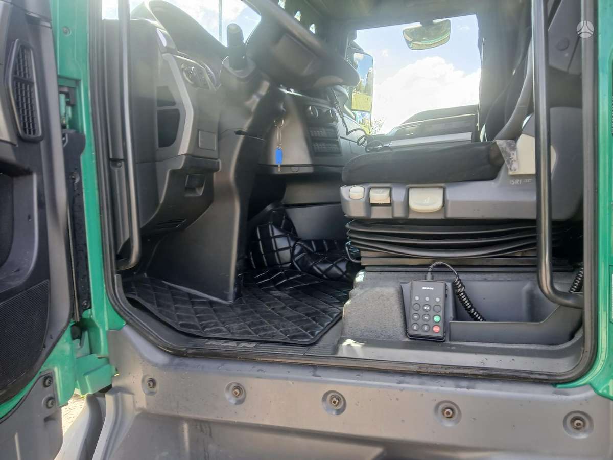 MAN TGX 18.440, double sleeper