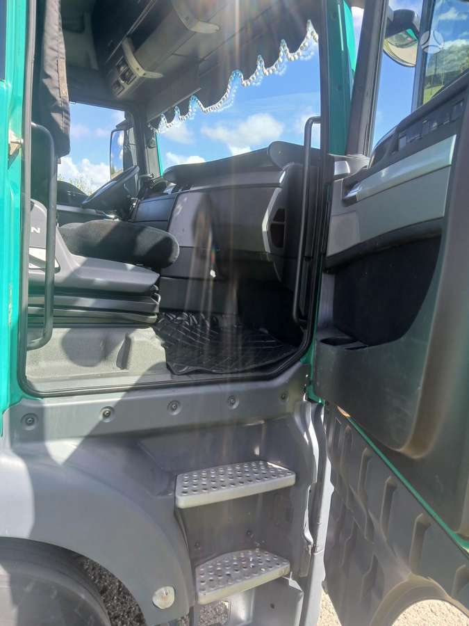 MAN TGX 18.440, double sleeper