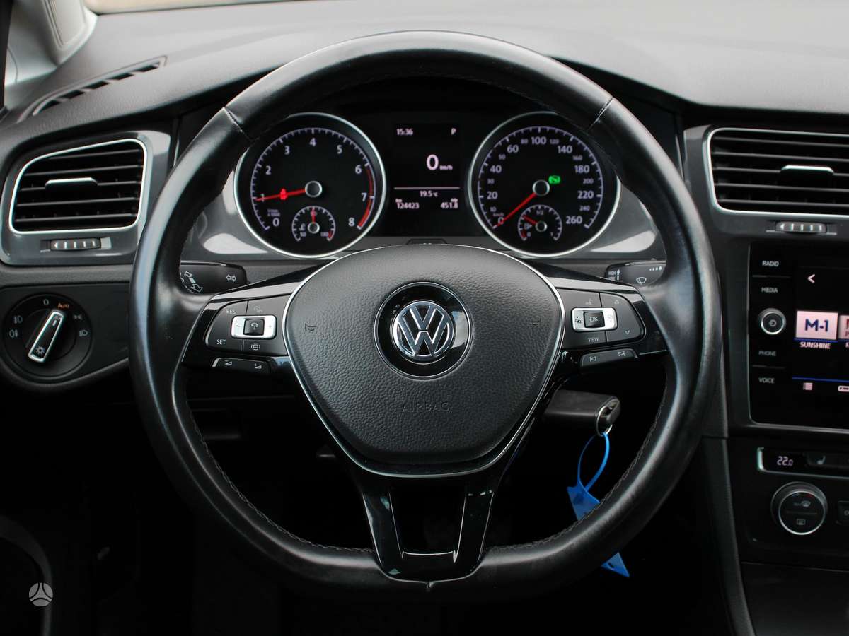 Volkswagen Golf - 6