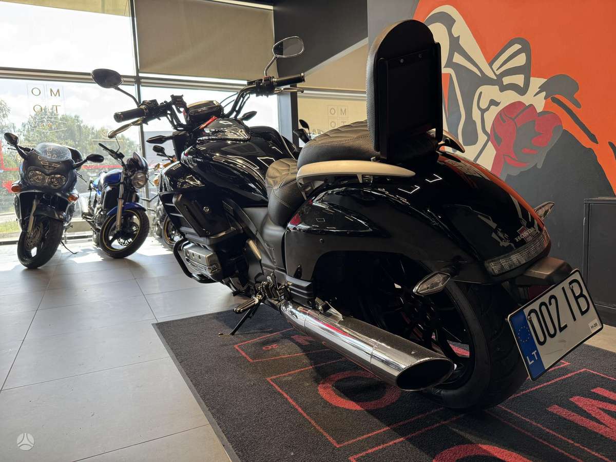Honda Valkyrie 1832cc, чопперы / круизеры / custom