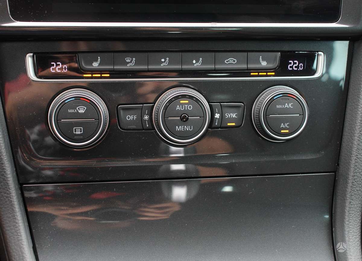 Volkswagen Golf - 12