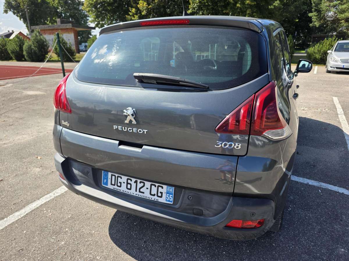 Peugeot 3008 2014 — вигляд ззаду