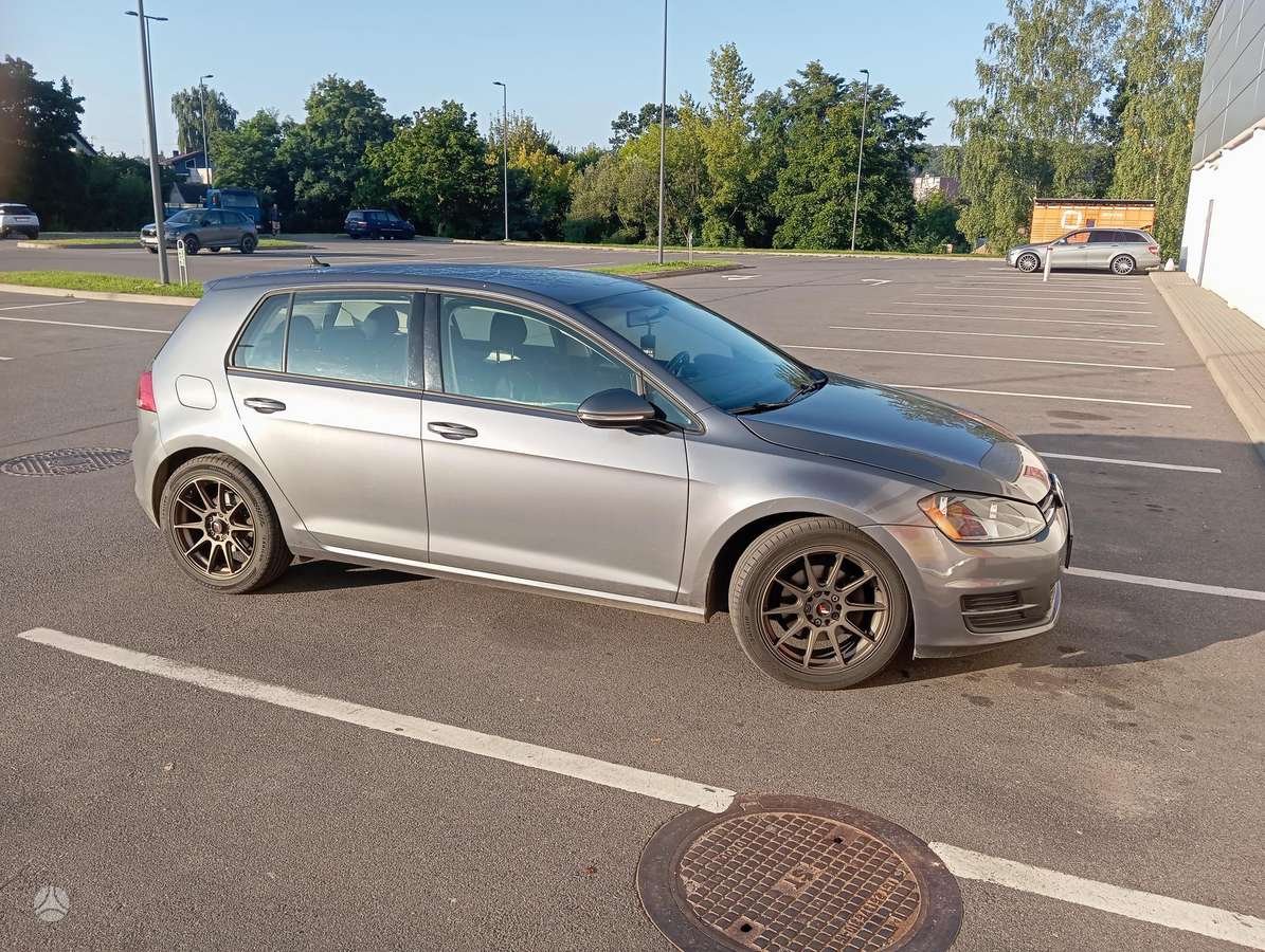 Volkswagen Golf - 2