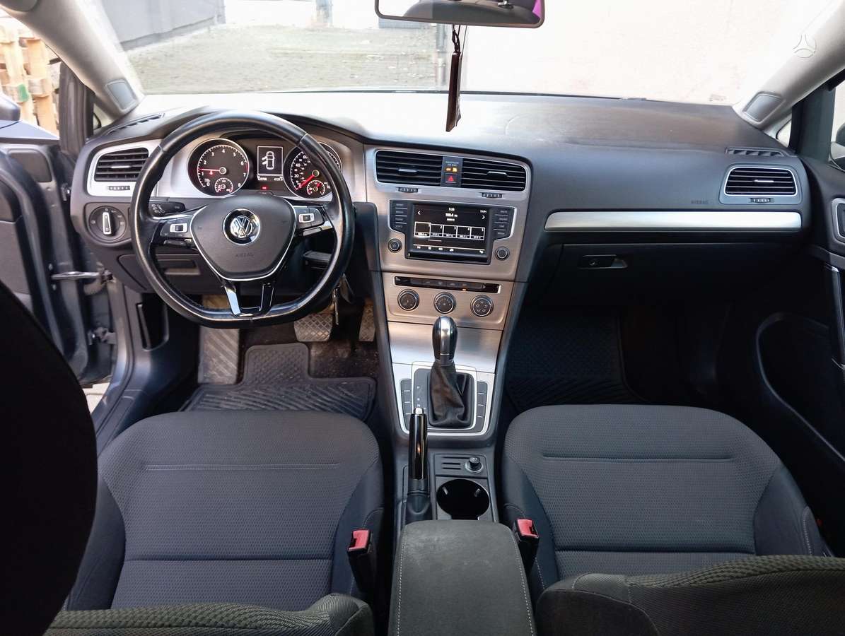 Volkswagen Golf - 8