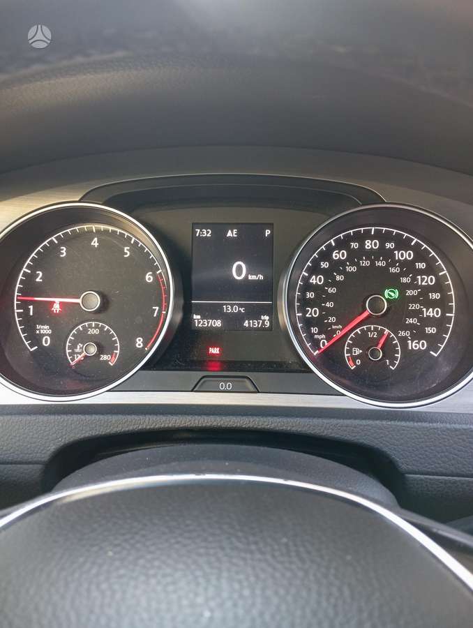 Volkswagen Golf - 6