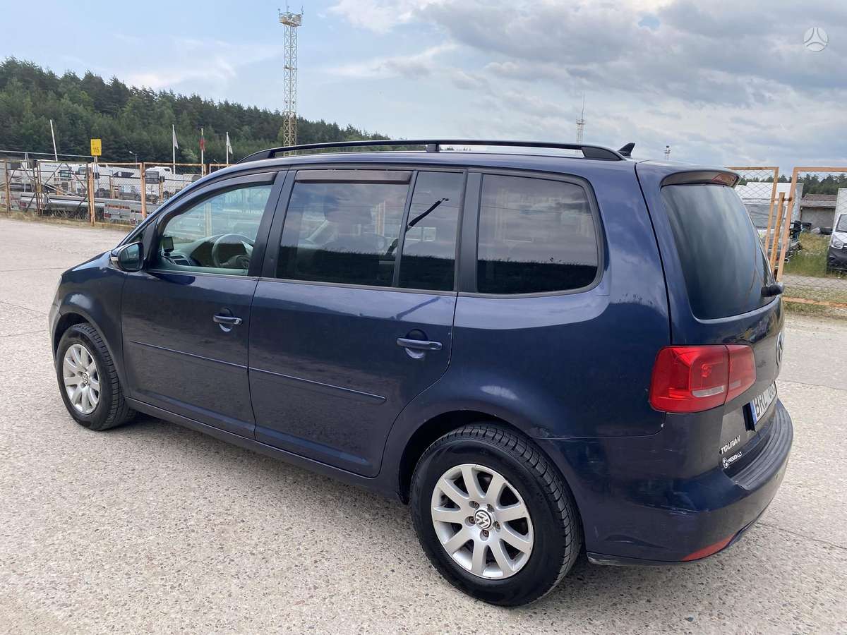 Volkswagen Touran - 4