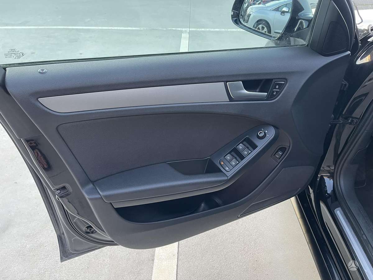 Audi A4, 2.0 l., Седан