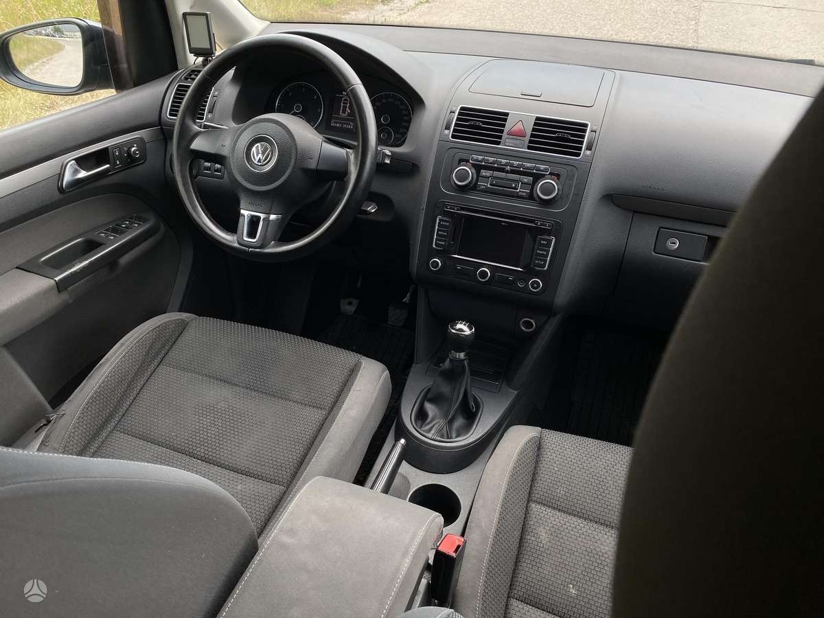 Volkswagen Touran - 12