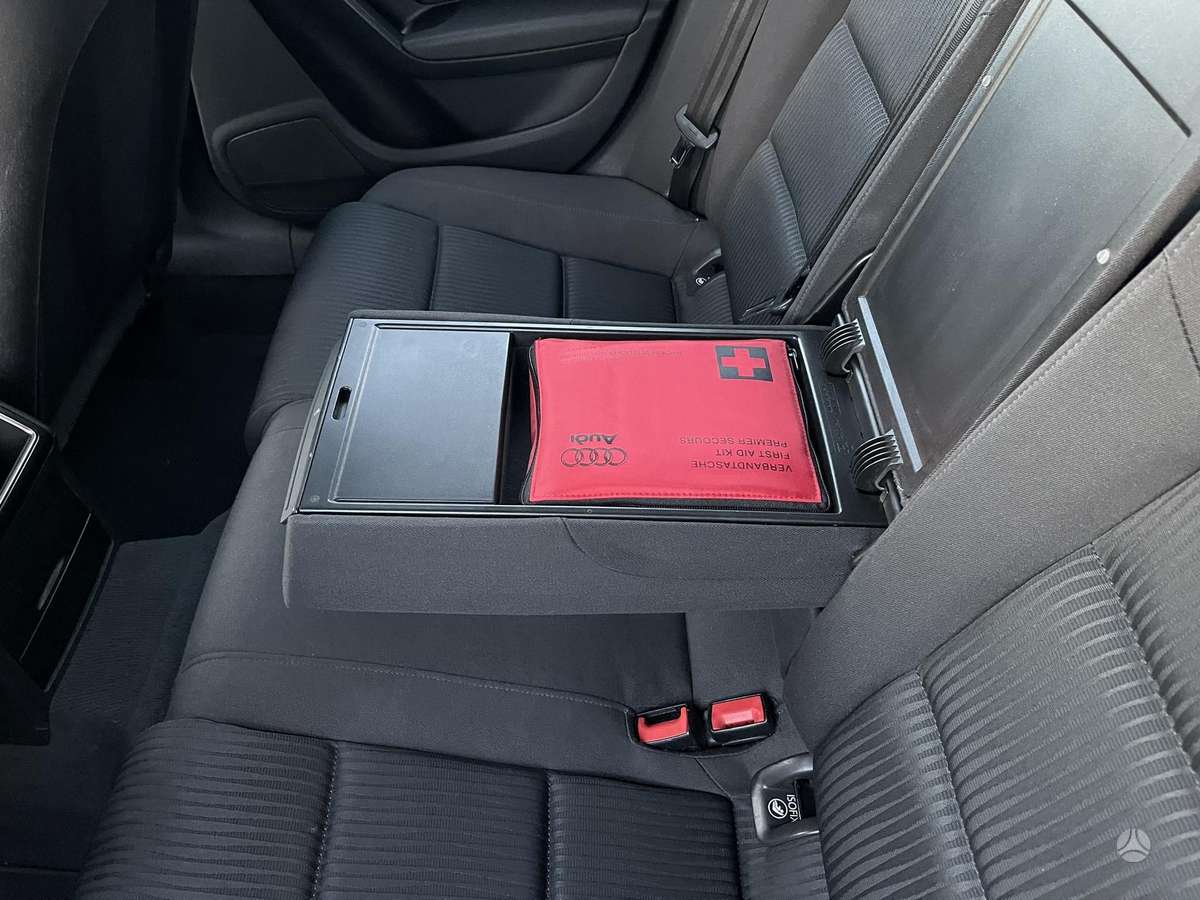 Audi A4, 2.0 l., Седан