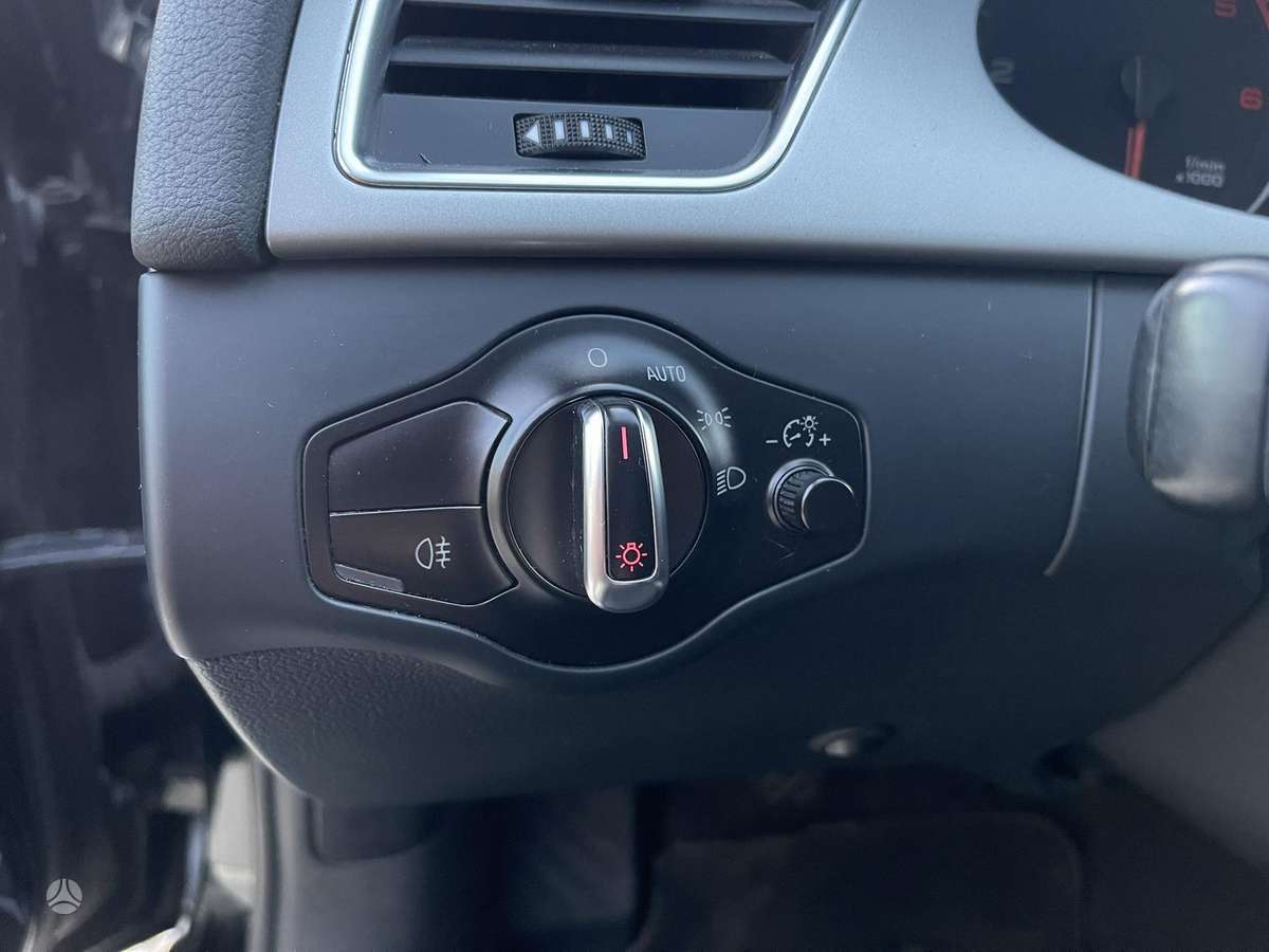 Audi A4, 2.0 l., Седан