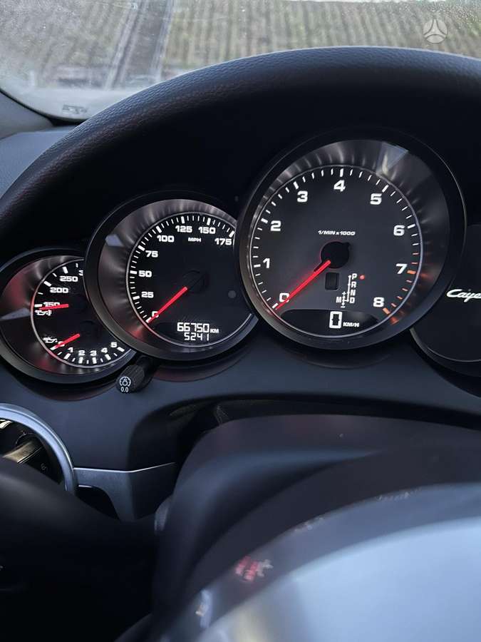 Porsche Cayenne - 8