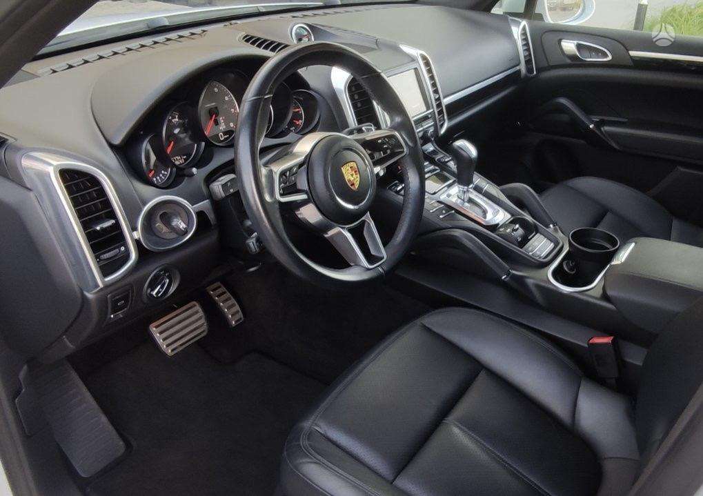 Porsche Cayenne - 11